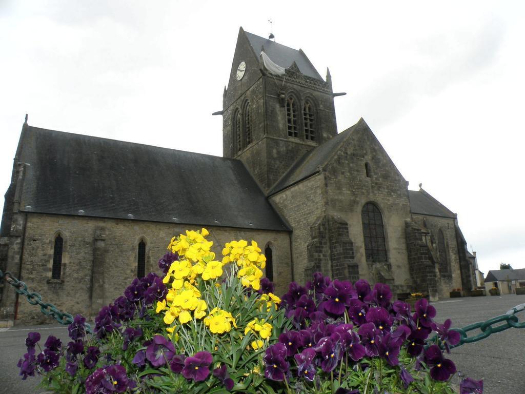 Chambres D'Hotes De L'Eglise Sainte-Mere-Eglise Luaran gambar